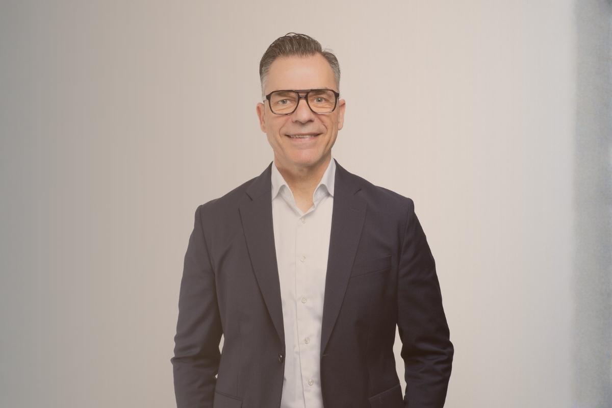Geschäftsführer von Procurion im professionellen Business-Portrait für digitale Beschaffung und strategische Unternehmensberatung.